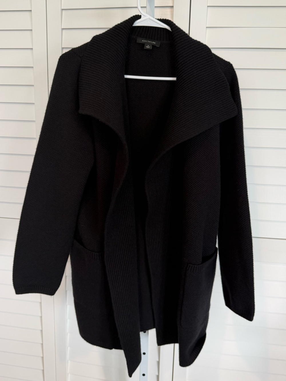 Ann Taylor Black Open-Front Knit Cardigan with Pockets